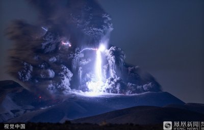 ​闪电打中火山刹时图片 火山为什么会有闪电