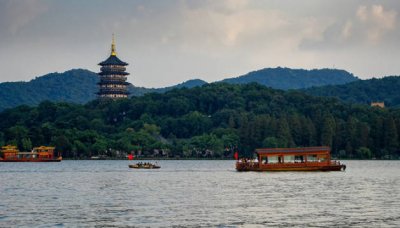 ​雷峰塔倒塌的具体时间是下午几点 雷峰塔倒塌的秘密