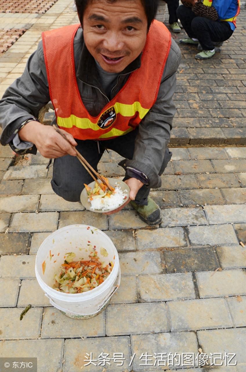 农民工建筑工地打工10张图，有辛劳也有快乐，向他们致敬