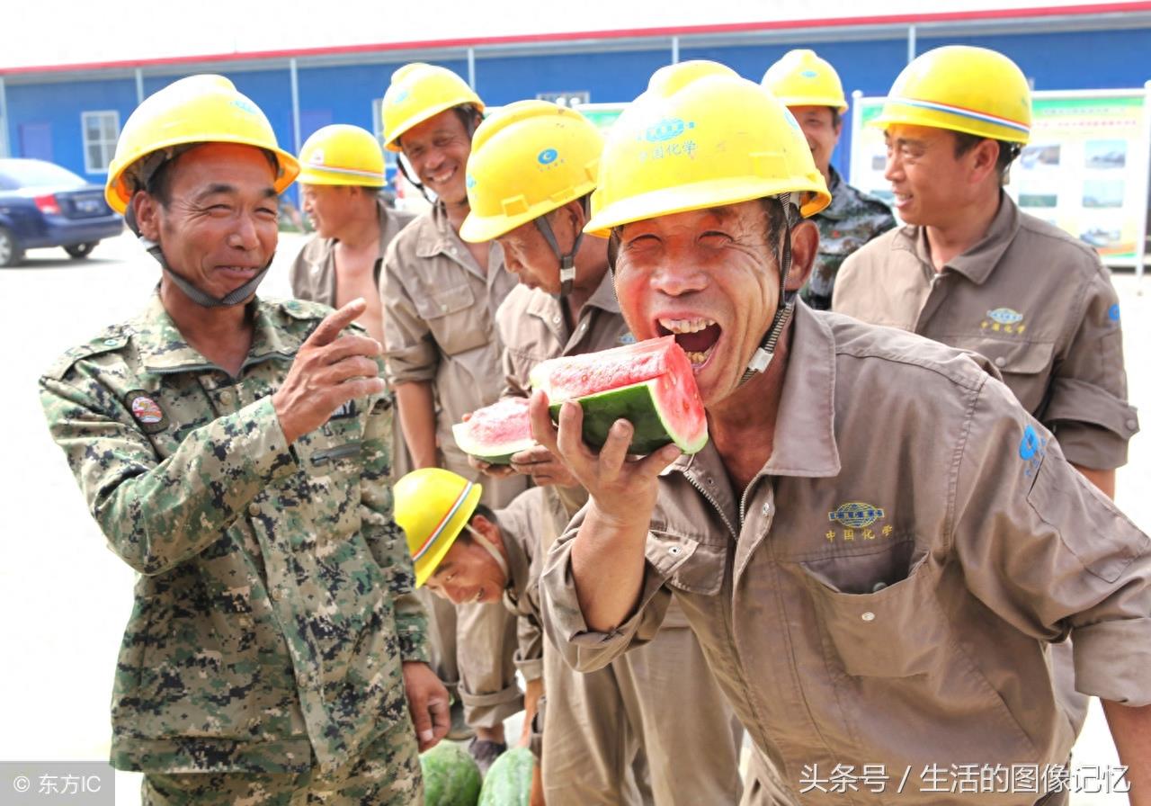 农民工建筑工地打工10张图，有辛劳也有快乐，向他们致敬